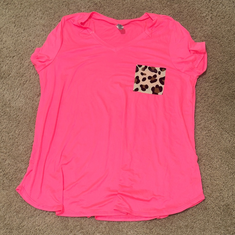 Honeyme Curvy Neon Pink V-Neck Pocket Tee with Leopard Accent Pocket